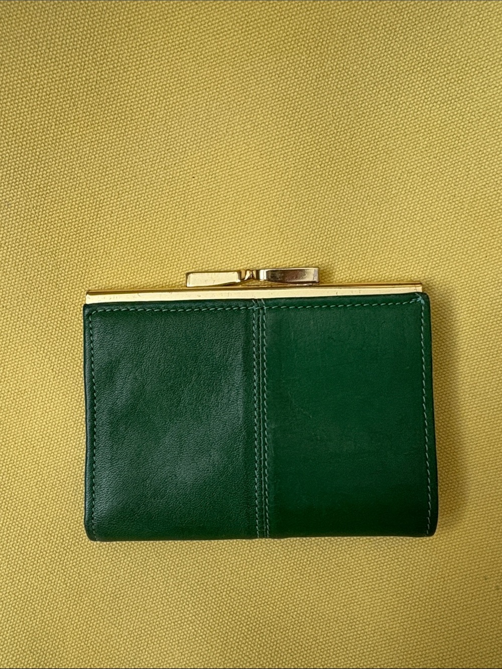 Buxton Classic Green Leather Kiss-Lock Wallet
